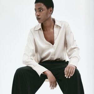 H&M v-neck satin button down top